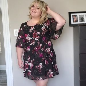 BNWT Size XL Dex Dress Ruffled black and floral Bell Sleeve Dress